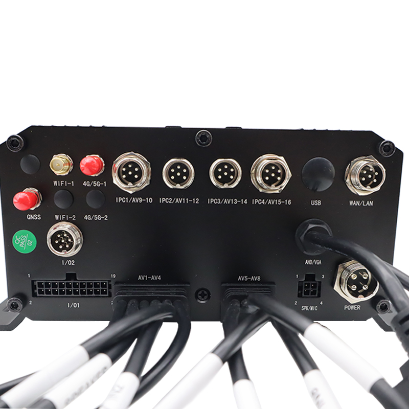 ¿Necesita un MDVR AHD de 16 canales con disco duro dual y almacenamiento en tarjeta SD para monitorear flotas?